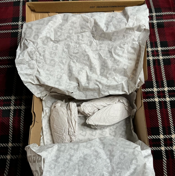 Reebok Classic Shoe Box - Picture 5 of 5